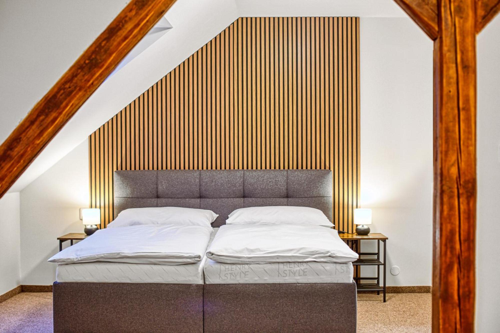 Hotel A Restaurace Ruze Podborany Экстерьер фото